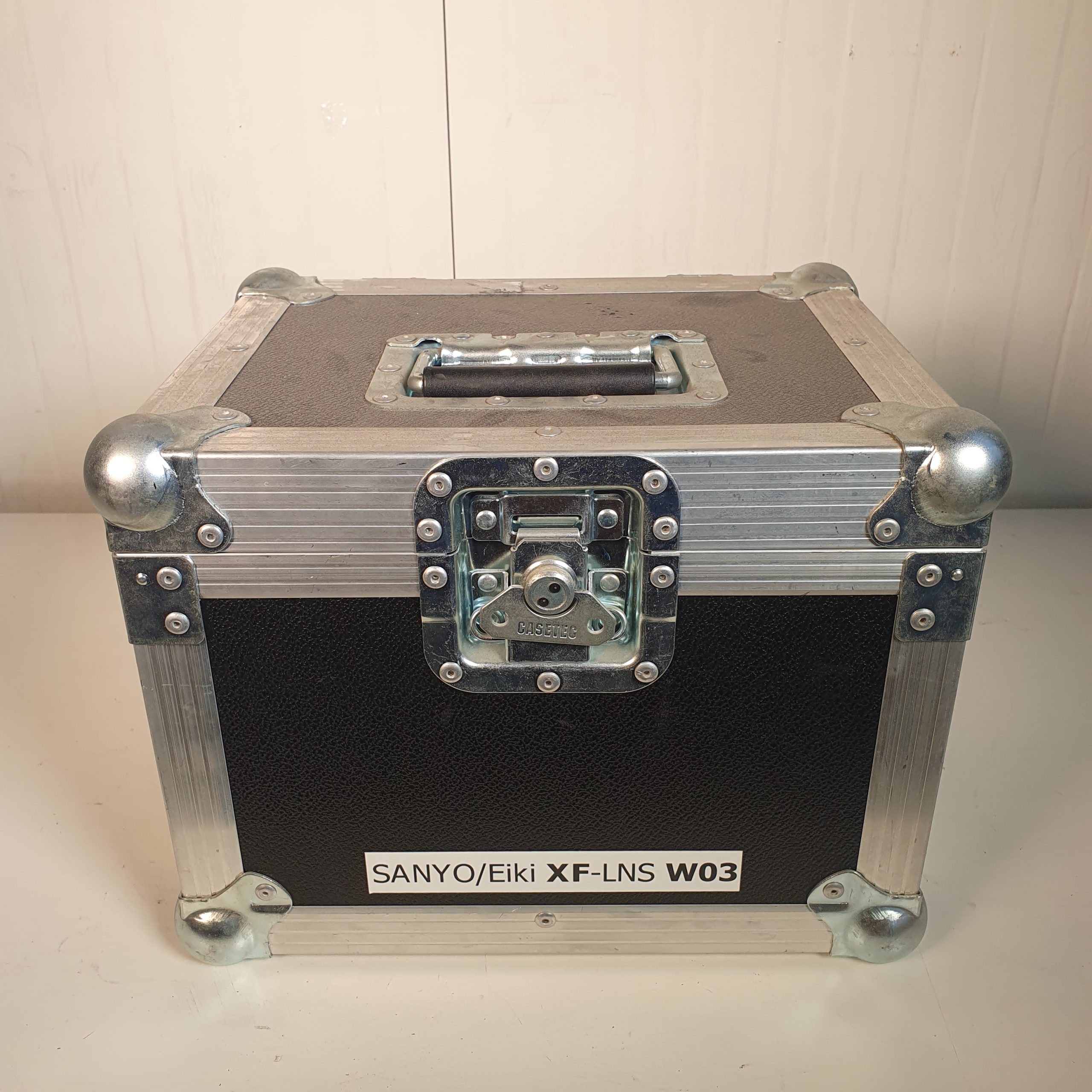 SANYO/Eiki XF-LNS W03 0,8:1 - Festbrennweite 30mm - on Axis - für Sanyo/Eiki XT/XF – Bild 2