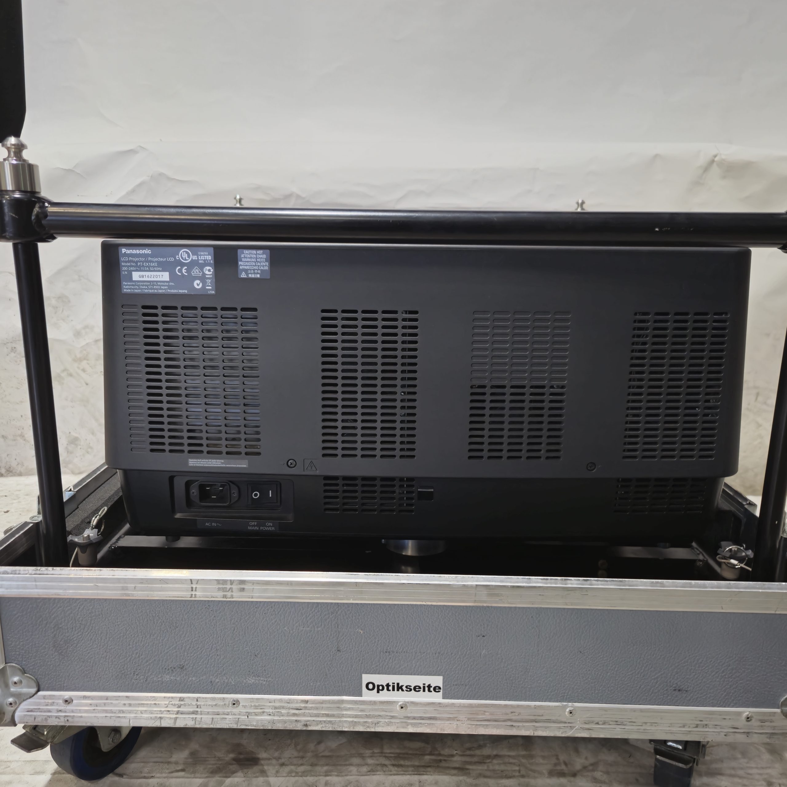 1 x Panasonic PT-EX16KE LCD-Projektor - 1024 x 768 - 16.000 ANSI-Lumen - inkl. Rahmen - OHNE Optik – Bild 4