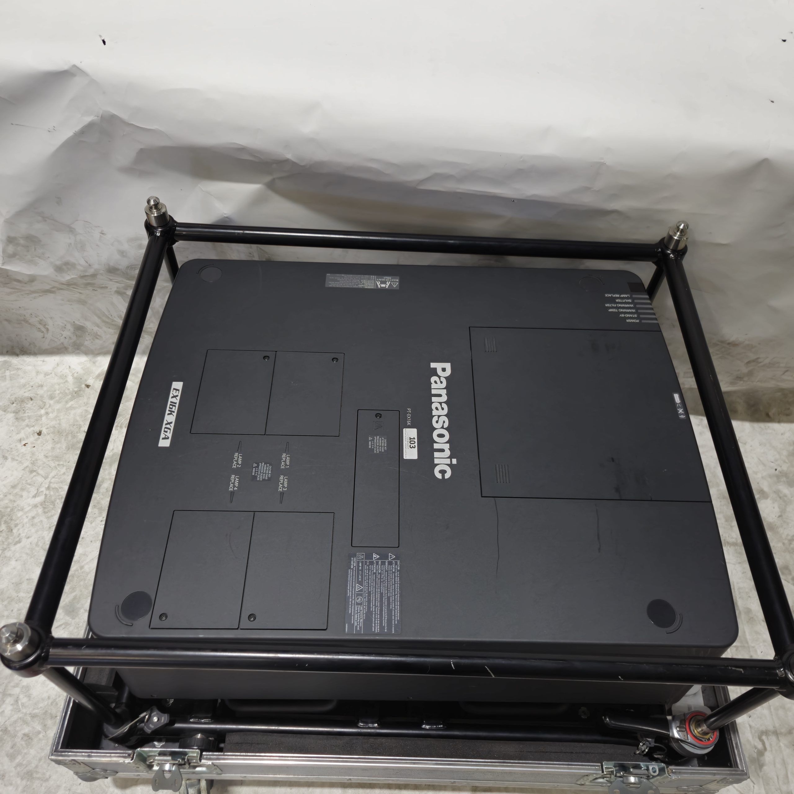 1 x Panasonic PT-EX16KE LCD-Projektor - 1024 x 768 - 16.000 ANSI-Lumen - inkl. Rahmen - OHNE Optik