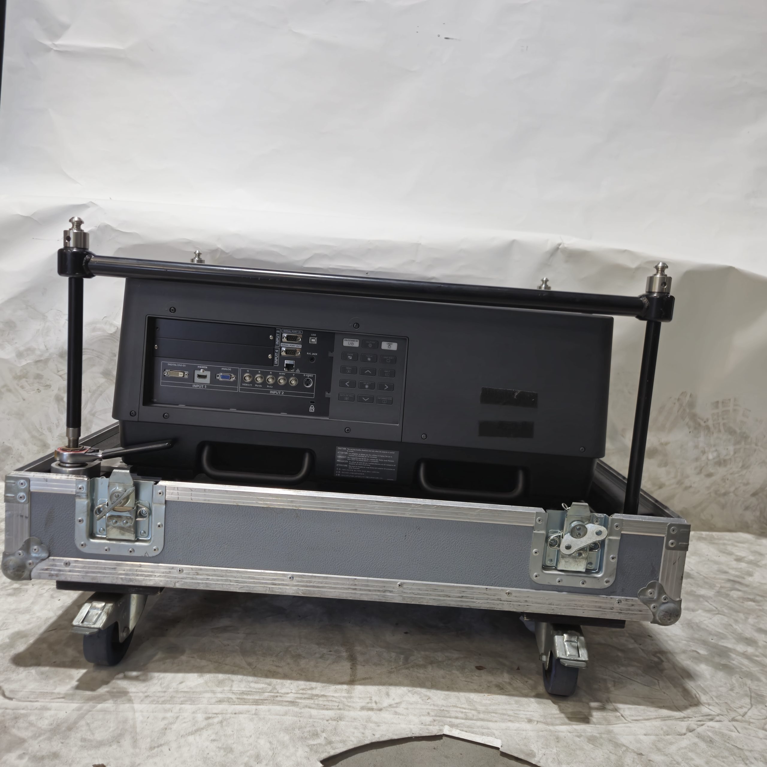 1 x Panasonic PT-EX16KE LCD-Projektor - 1024 x 768 - 16.000 ANSI-Lumen - inkl. Rahmen - OHNE Optik – Bild 7